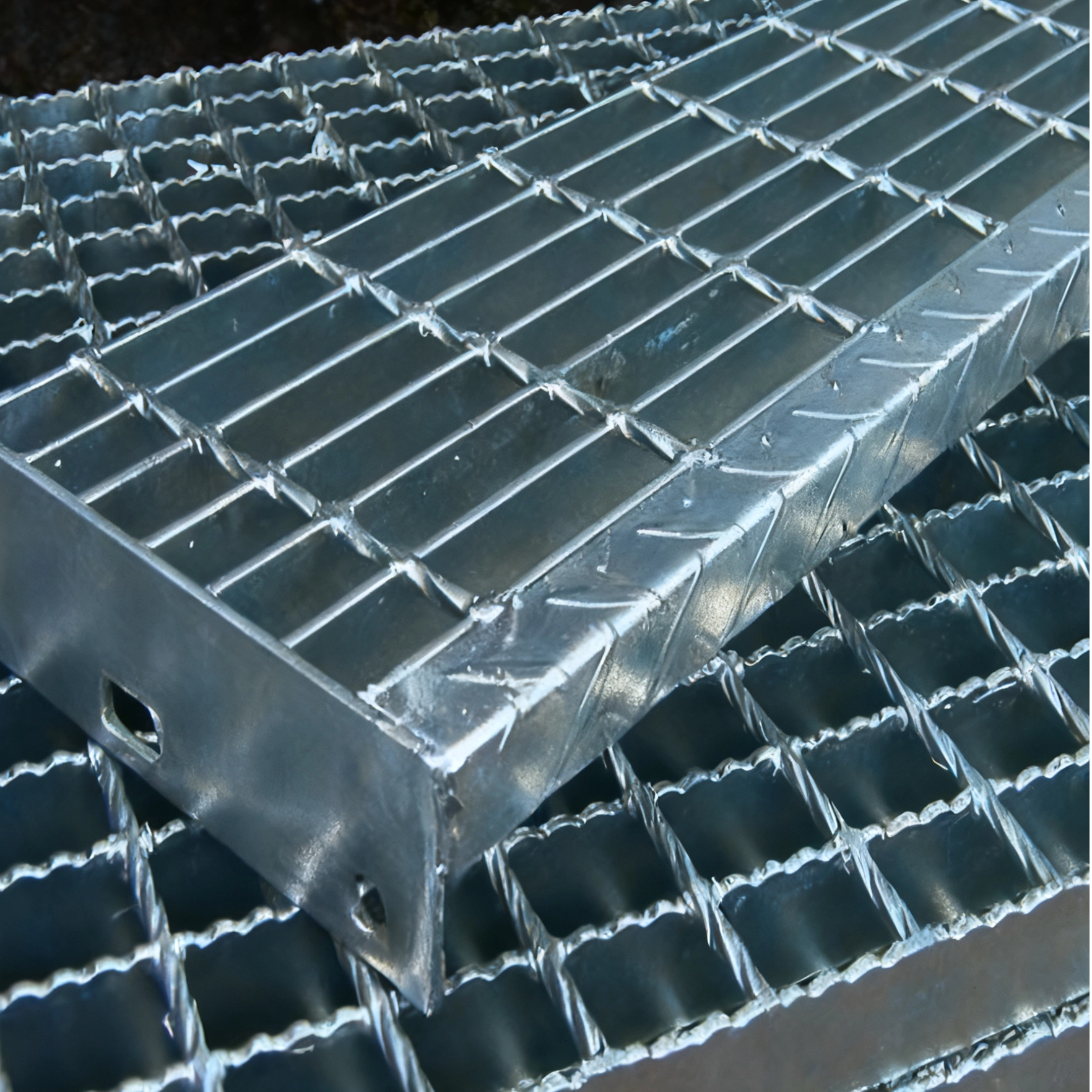 Steel grating: the value and application of industrial basic components