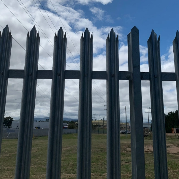 Residential D Section Palisade Fencing with Steel Posts