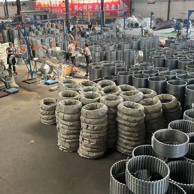 BTO22 Roll 600MM 450MM BTO-22 450mm Galvanized Concertina Razor Barbed Wire
